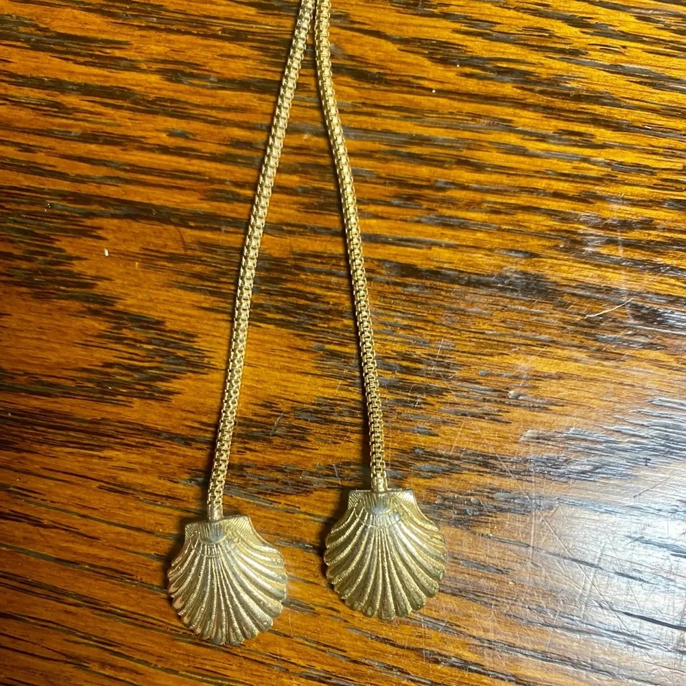 Sarah Coventry Goldtone Sea Shell End Dangle Open Tie Long Rope Vintage Necklace
